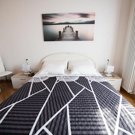Appartamento Lago Blu Манерба-дель-Гарда Екстер'єр фото